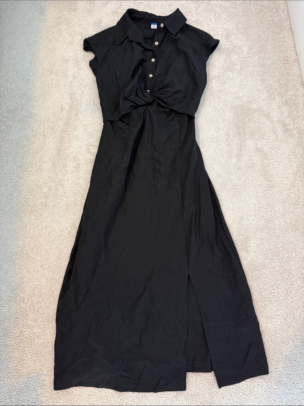 Old Navy M black maxi dress 👗